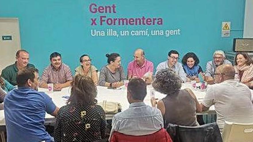 Imagen de la ejecutiva de GxF reunida en su sede de Sant Ferran para analizar resultados.
