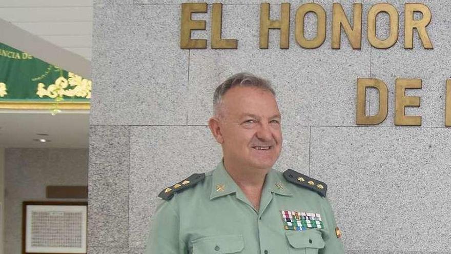 El coronel Estévez Lara, en la Comandancia de Pontevedra. // R. Vázquez