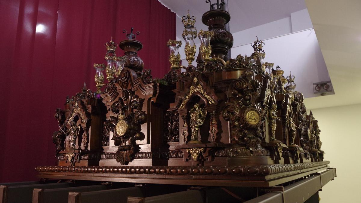 Presentación del trono de Crucifixión, en imágenes