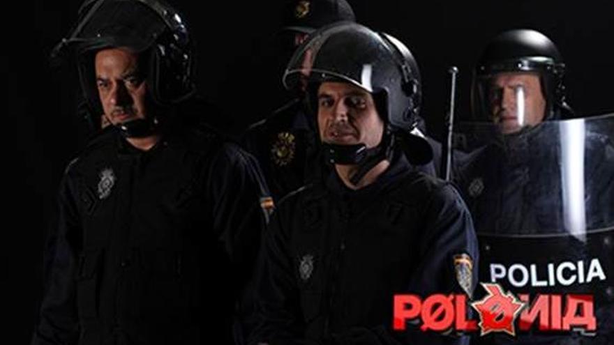 Les forces policials desembarquen al «Polònia»