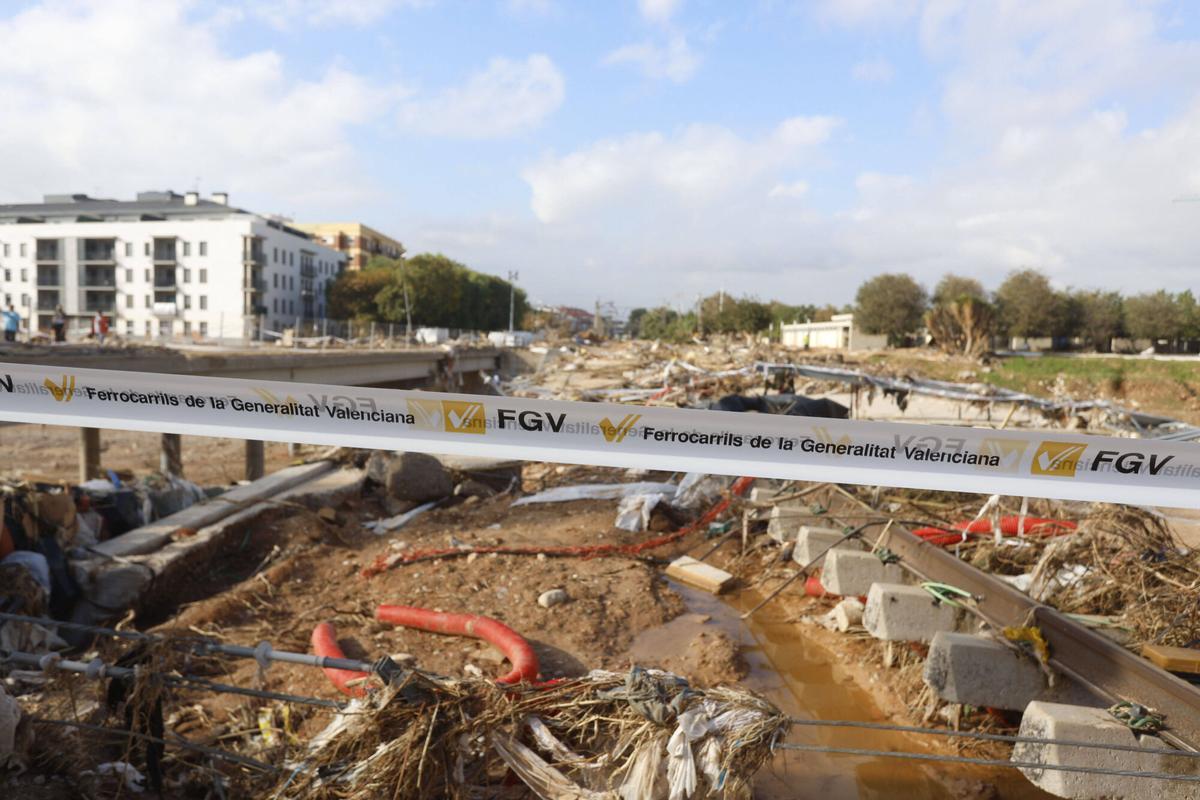 Valencia DANA Paiporta estado de las vias del metro a su paso por la localidad de Paiporta  Horta Sud VLC. RIADA HISTÓRICA  . DANA 2024 . GOTA FRÍA . INUNDACIONES EN LA RIBERA . HORTA SUD Y HOYA DE BUÑOL . REQUENA -UTIEL
