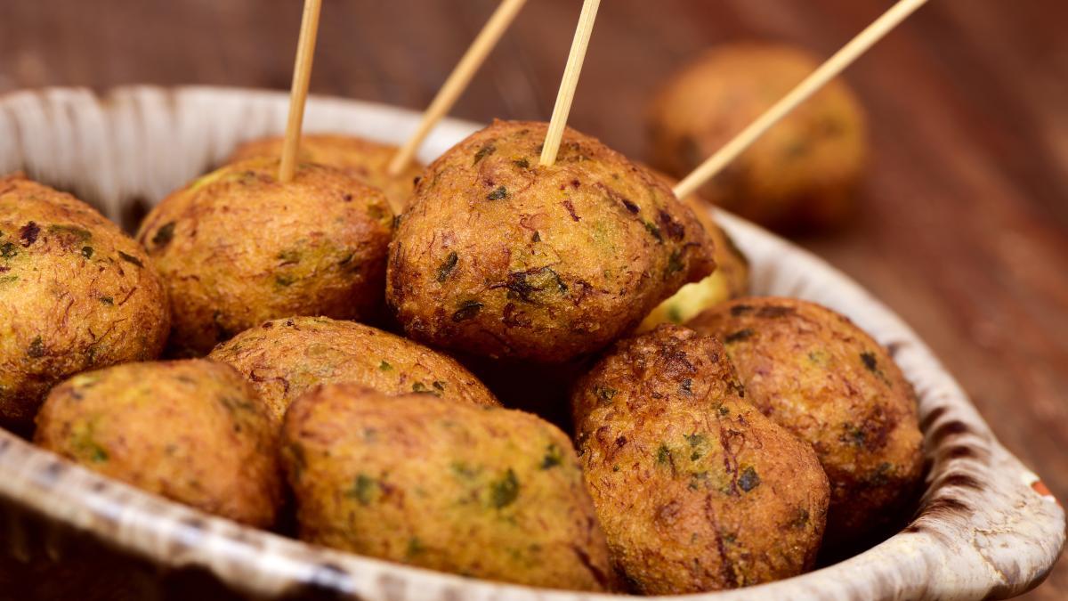 Los buñuelos de bacalao, un plato clásico de Semana Santa.