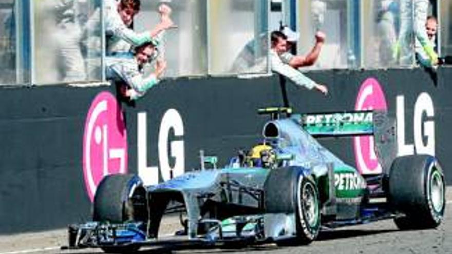 Hamilton relanza la flecha