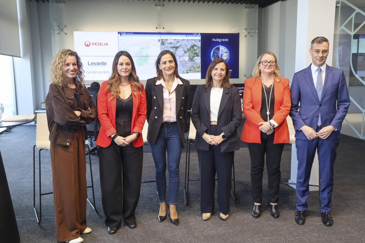 Silvia Tomás, Zulima Pérez, Sabina Goretti, Cristina Baixauli, María José Toledo y Jordi Azorín.