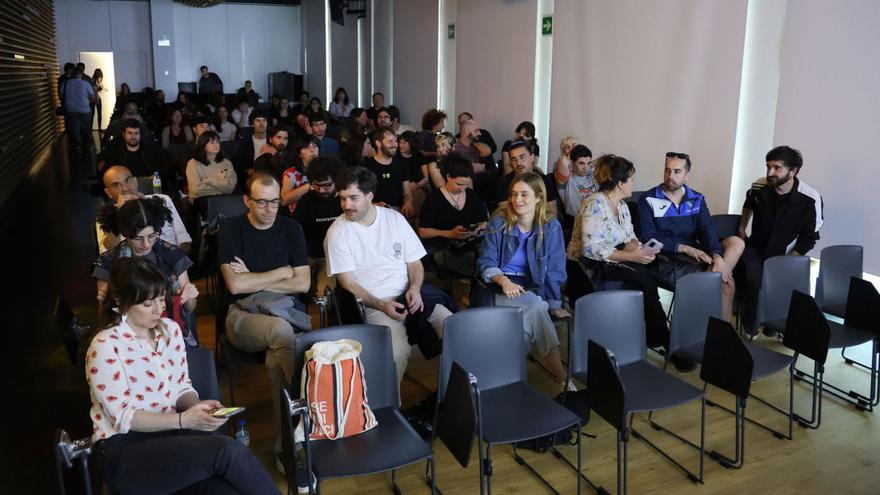 Público asistente a la proyección de los cortometrajes de los participantes de Rueda. |   // JOSÉ LORES