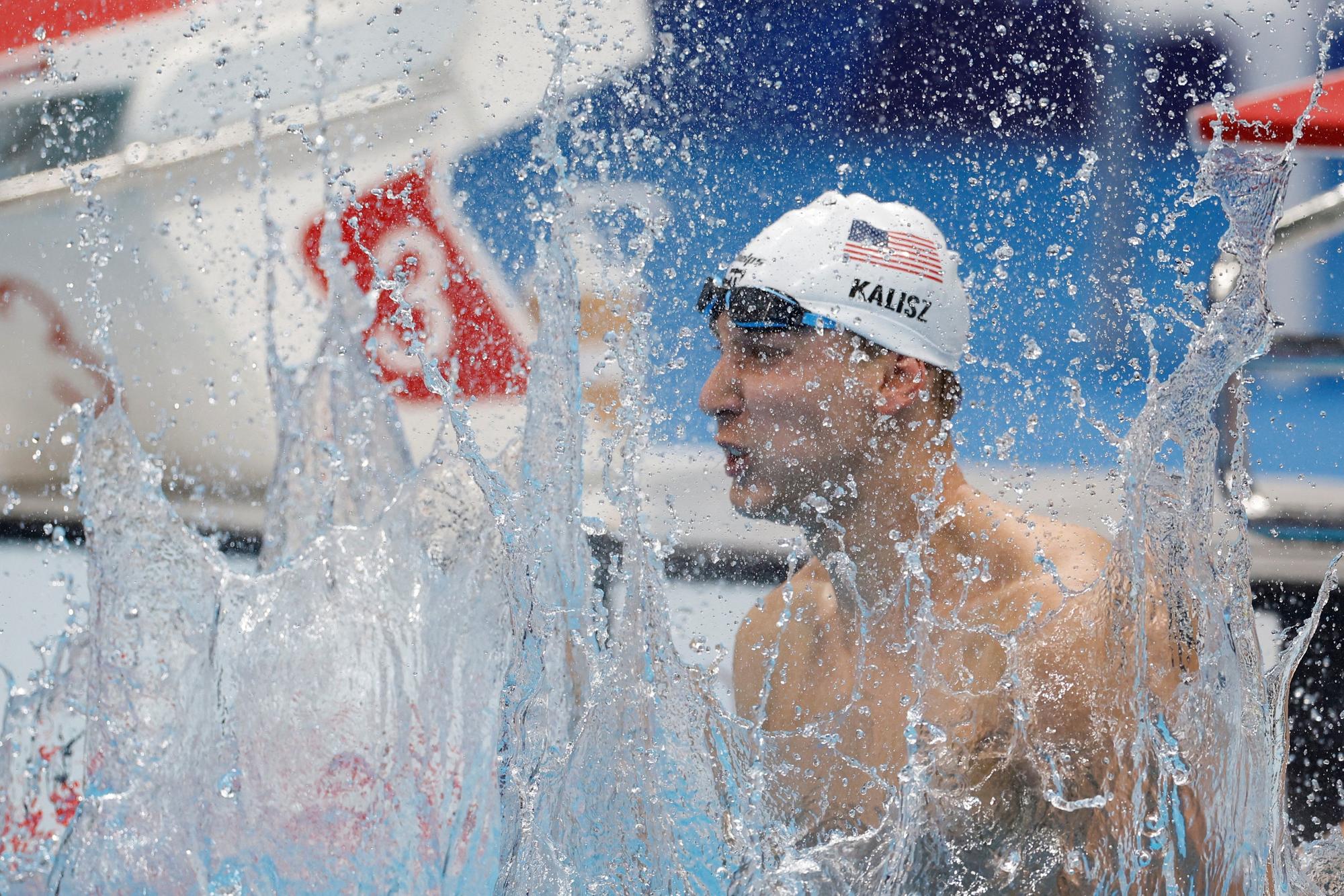 Chase Kalisz celebra su medalla de oro