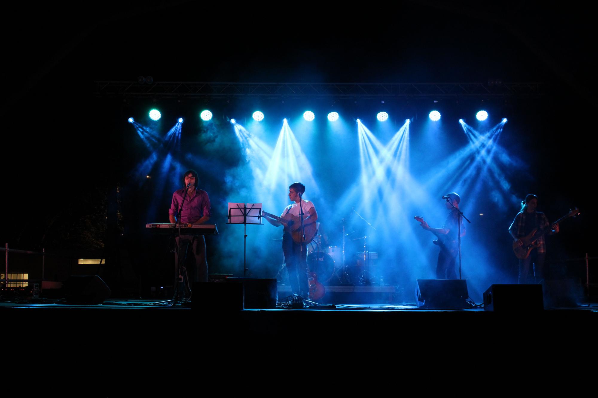 Música a càrrec dels grups «Penélope» i «Minibus» per les Revetlles de Sant Pere