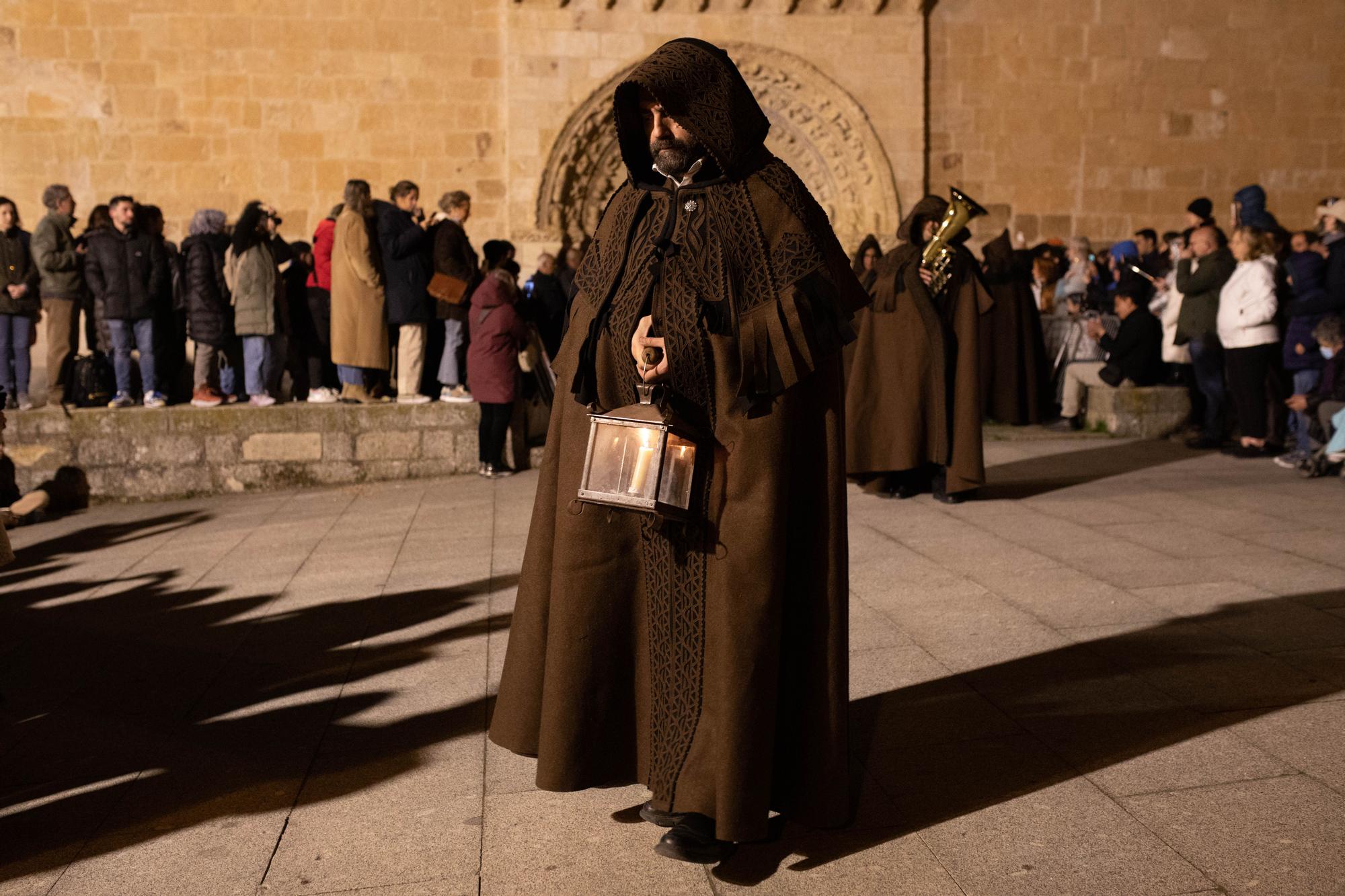 GALERIA | La procesión de las Capas Pardas en imágenes