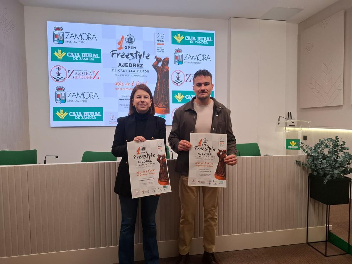 Laura Huertos y Joaquín Anatol, en la presentación del Freestyle de Ajedrez