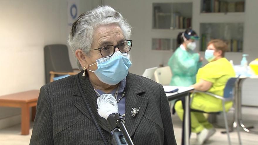 Nieves Cabo, primera en ser inmunizada: "Que no dejen de vacunar"