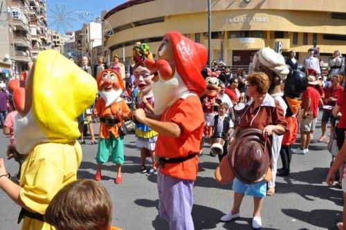 Gigantes y cabezudos en Abarán