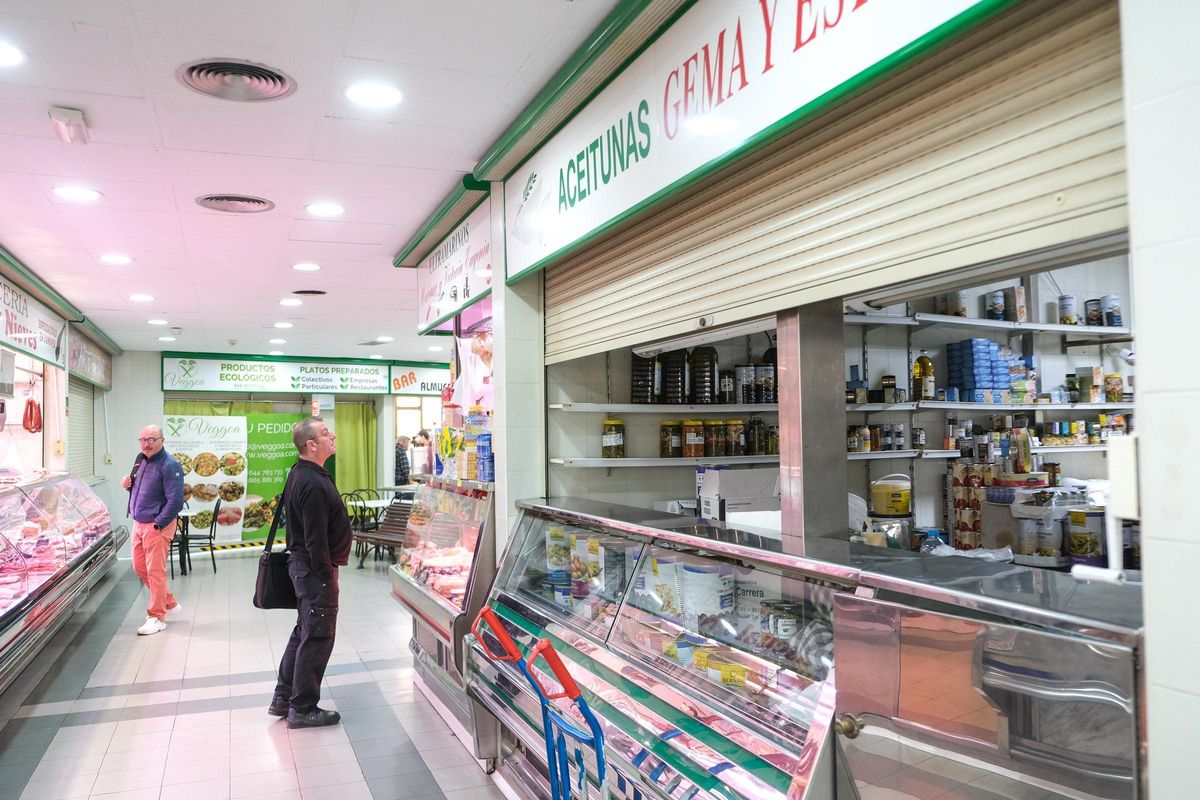 Puestos del mercado de Plaza Madrid en Elche en una imagen reciente