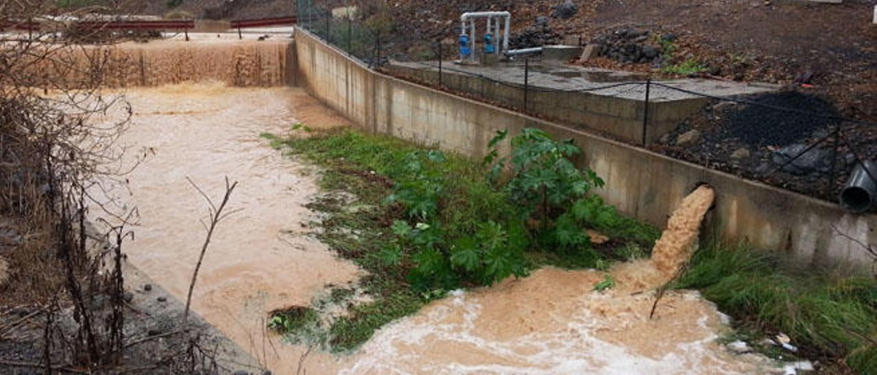 El agua fluyendo hacia las instalaciones de la depuradora de Bocarranco.