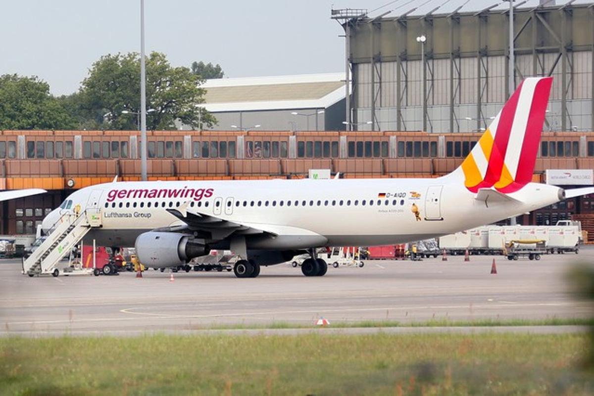 Un avió Airbus 320 de la companyia ’low-cost’ Lufthansa.