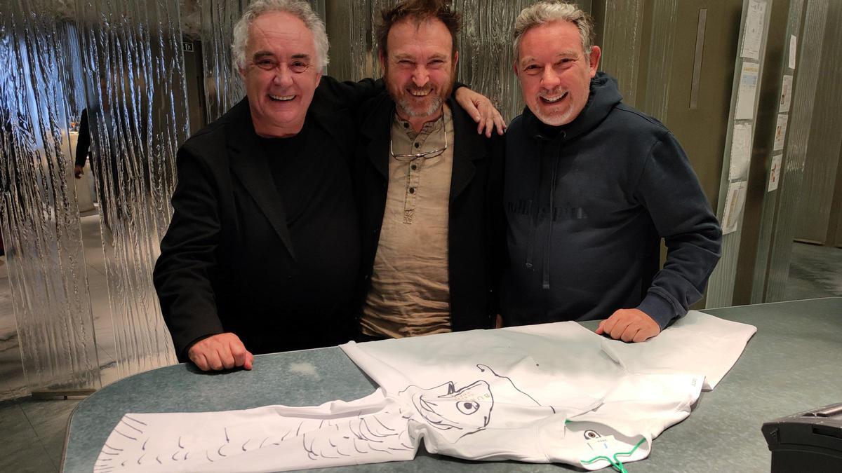 Los hermanos Ferran y Albert Adrià, con Miquel Barceló en el centro.