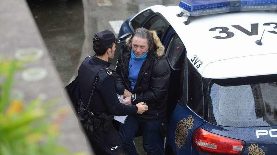 Sito Miñanco llegando ayer a la Audiencia Provincial de Pontevedra. // Gustavo Santos