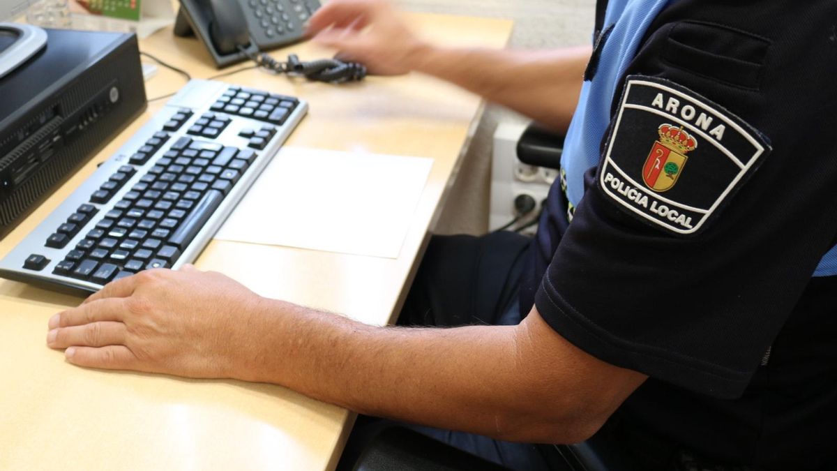 Un agente de la Policía Local de Arona.