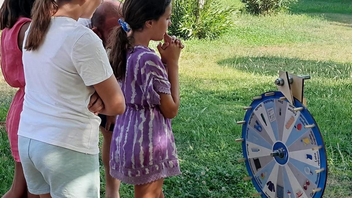 Actividad con menores para fomentar un reciclaje correcto.