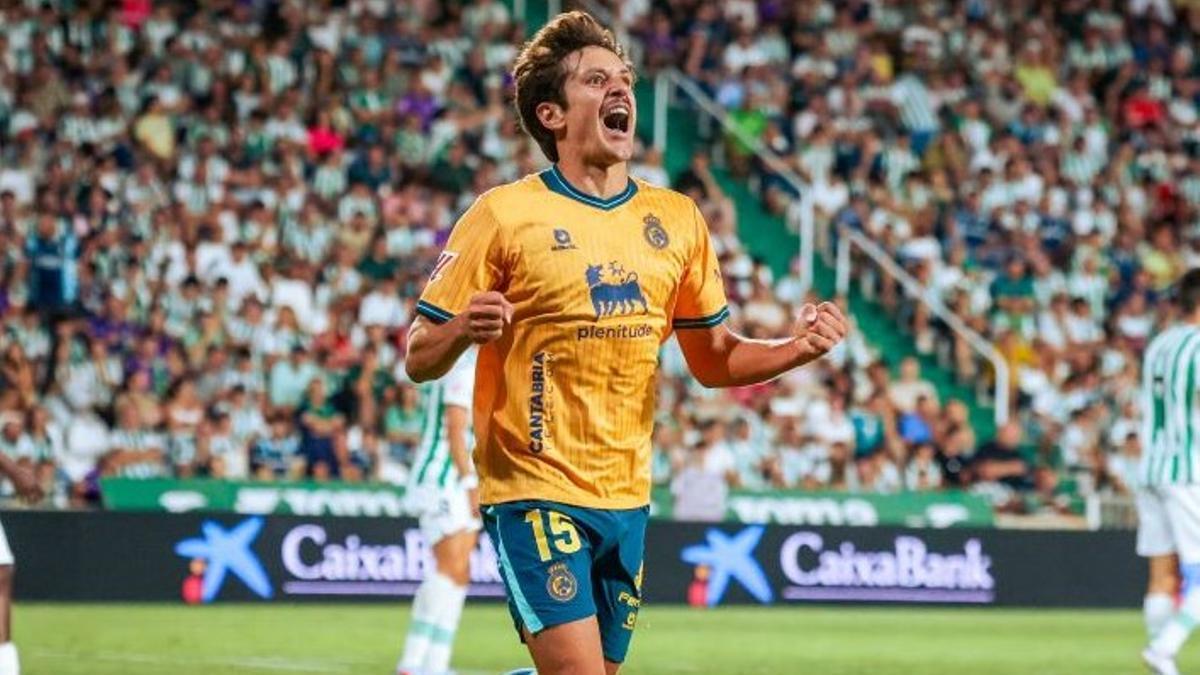 Sangalli celebra un gol en esta temporada en el Racing de Santander.