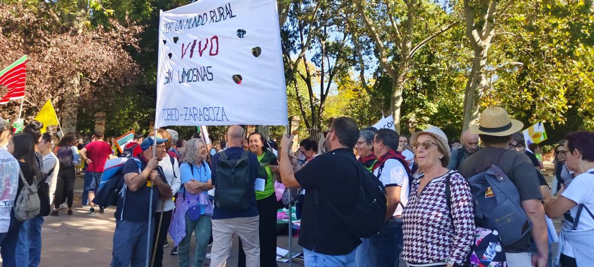 Pancarta exigiendo un medio rural vivo, esta mañana en Madrid.