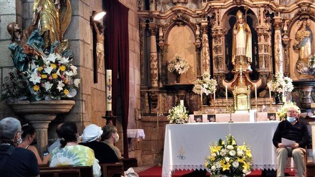 Presentación do libro «Os Mecenas da igrexa de San Martiño», escrito no ano 2021. |  (Villa)