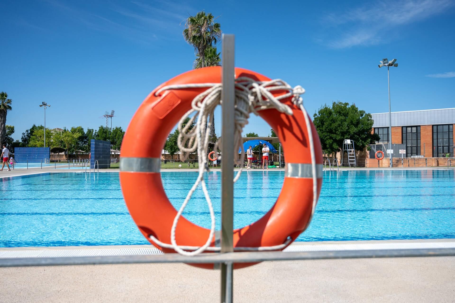 Primer día de baños en las piscinas de Badajoz
