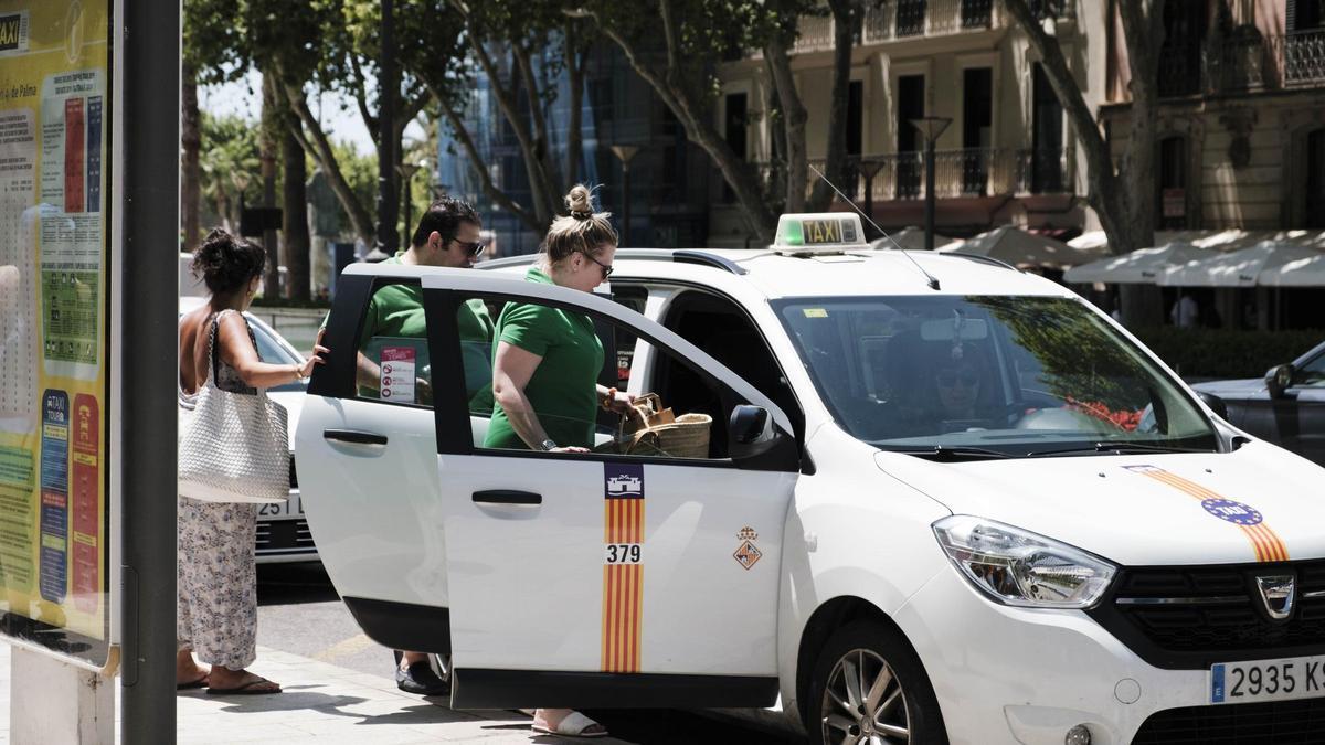 Los taxistas de Palma y Calvià exigen unificar su servicio en agosto y septiembre