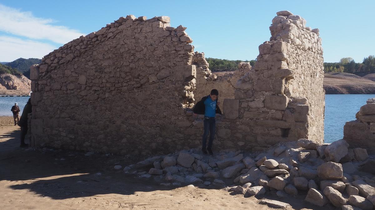 Turismo de sequía en el pantano de Sau