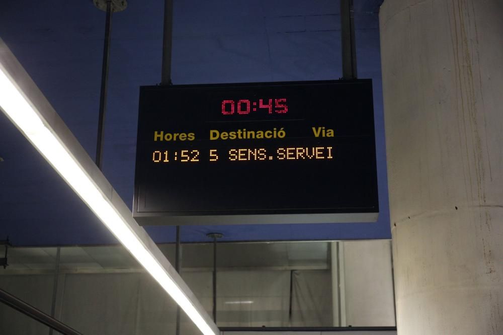 Los paros hacen mella en la inauguración del metro nocturno