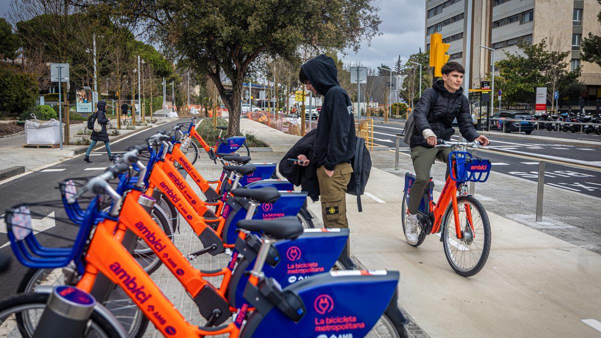 El estreno a medio gas del 'bicing' metropolitano