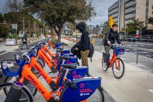 L’estrena a mig gas del ‘bicing’ metropolità: «Espero que arribi a Barcelona»