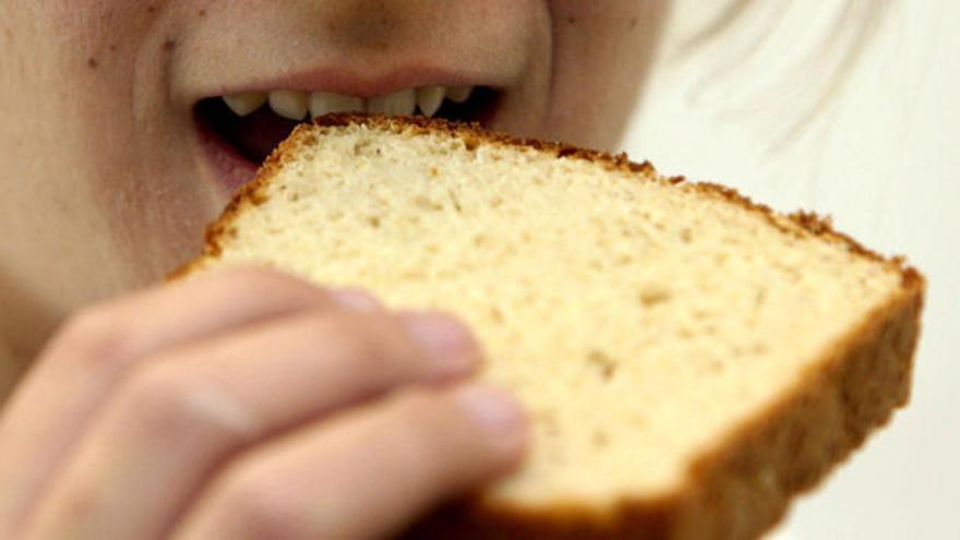 La enfermedad celíaca se asocia con una intolerancia permanente al gluten.