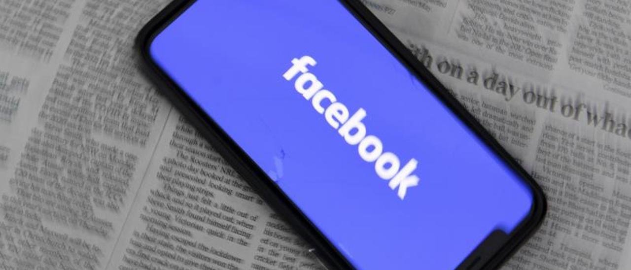 El dilema de Facebook y Google: pagar por noticias o ayudar a los medios