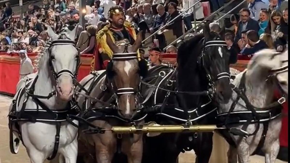 López Miras, este viernes en Lorca al frente de una de las cuadrigas.