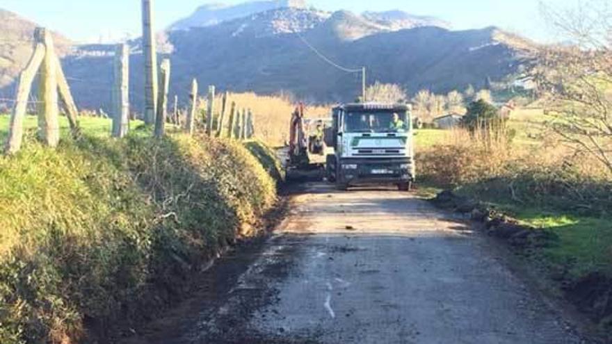 Reparan la carretera entre La Llama y El Picu, que une Parres y Piloña