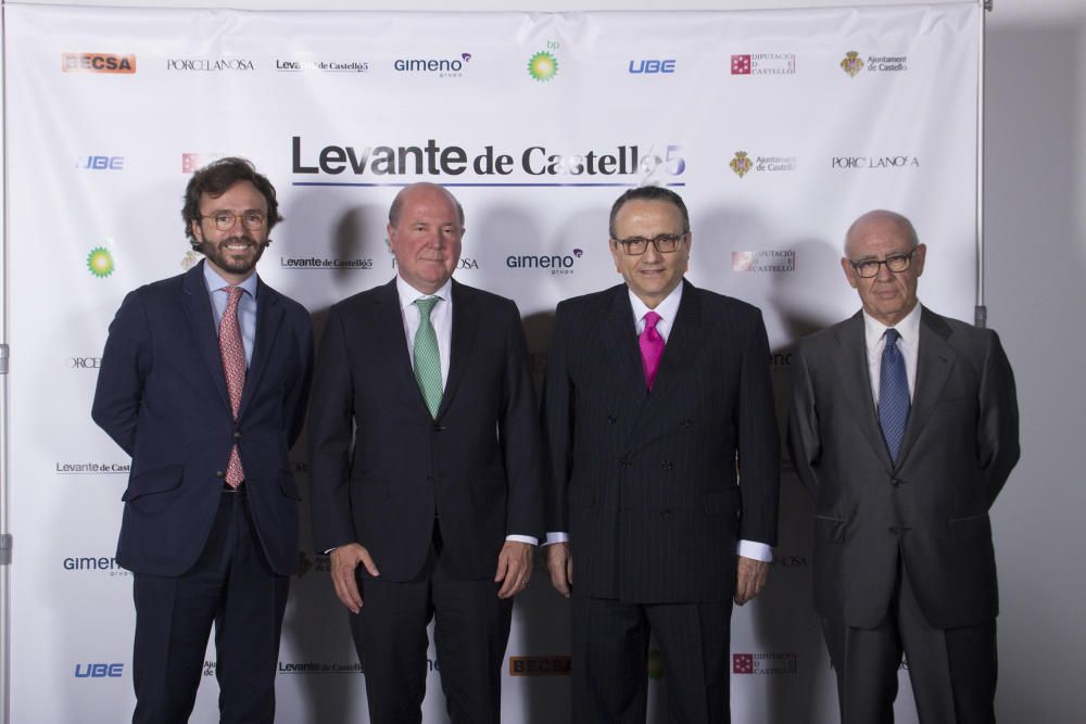 El consejero delegado de EPI, Aitor Moll, junto a Federico Michavila, de Torrecid, el presidente de EPI, Javier Moll, y el consejero de EPI, Jesús Prado.