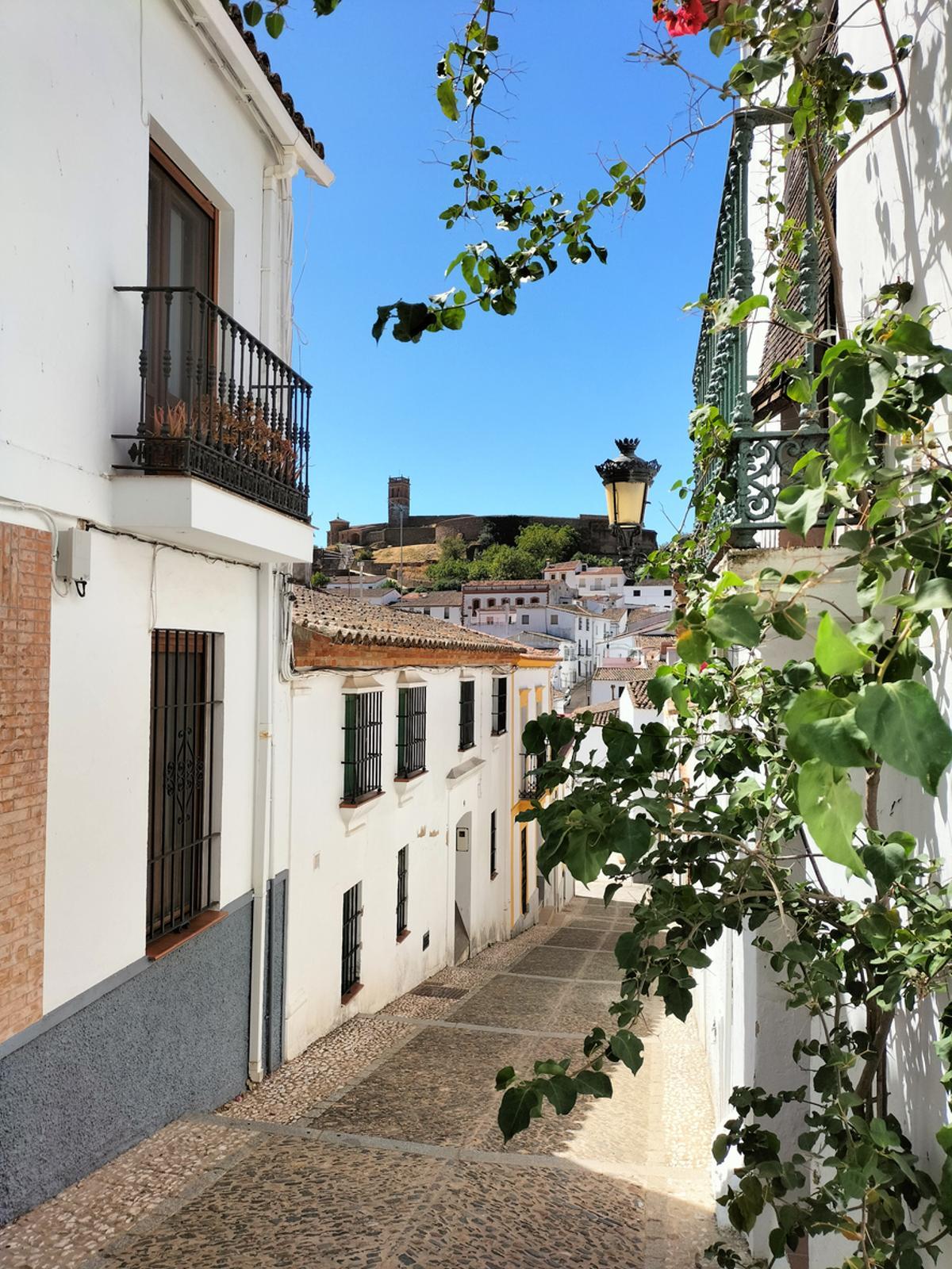 Calle de la localidad de Almonaster la Real en la provincia de Huelva
