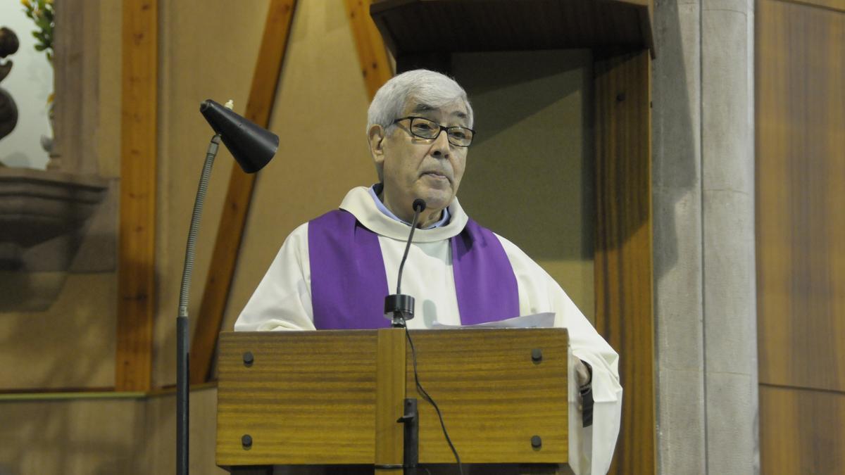 El pare Gendrau a la missa de comiat dels franciscans de Berga, el 2014