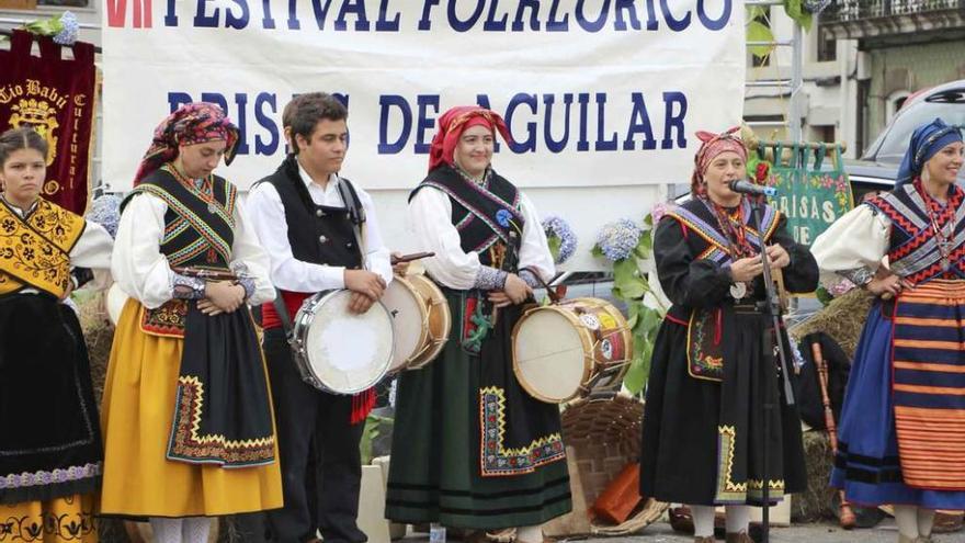 La asociación Tío Babú participa en un festival de folclore celebrado en Muros de Nalón