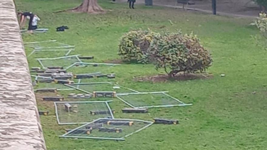 Vallas tiradas en el Parc de la Mar.