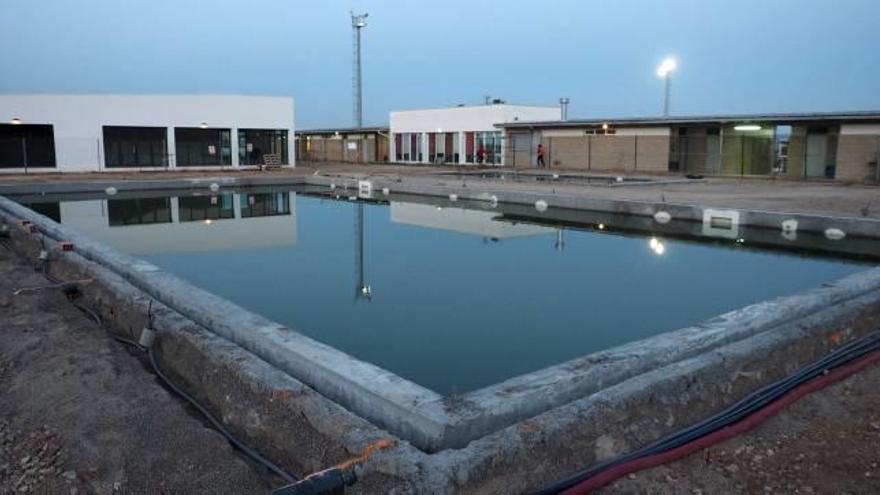 El punt actual de les obres a la piscina municipal de Porqueres.