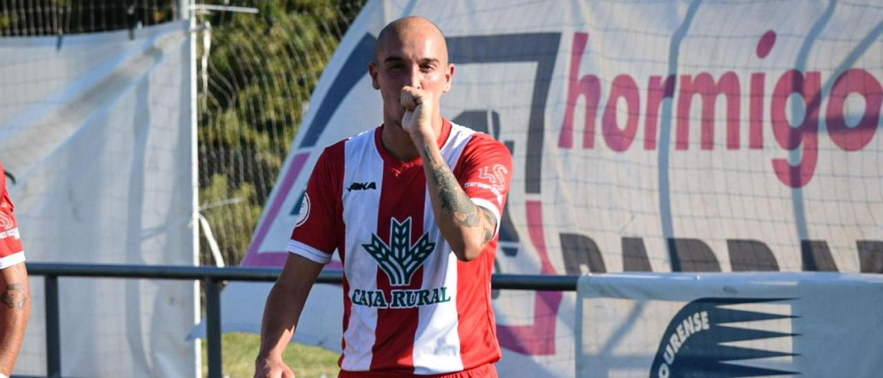 Etxaburu, tras marcar el 0-1 en el Ourense - Zamora CF