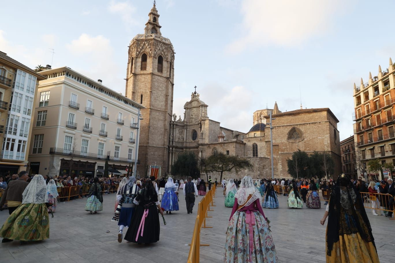 Búscate en la llegada a la plaza de la Virgen