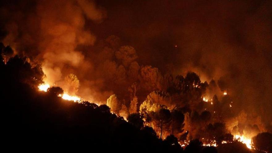 La Guardia Civil busca a los autores de los incendios que asolan Huelva