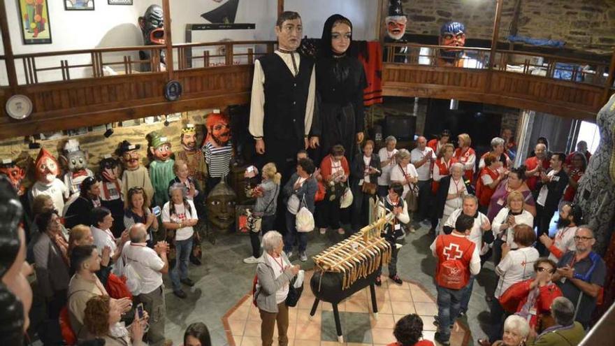 Los voluntarios visitaron el museo de los Gigantes de Puebla.