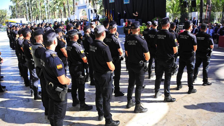 Elche acelera con los uniformes de la Policía Local tras cinco años sin suministro