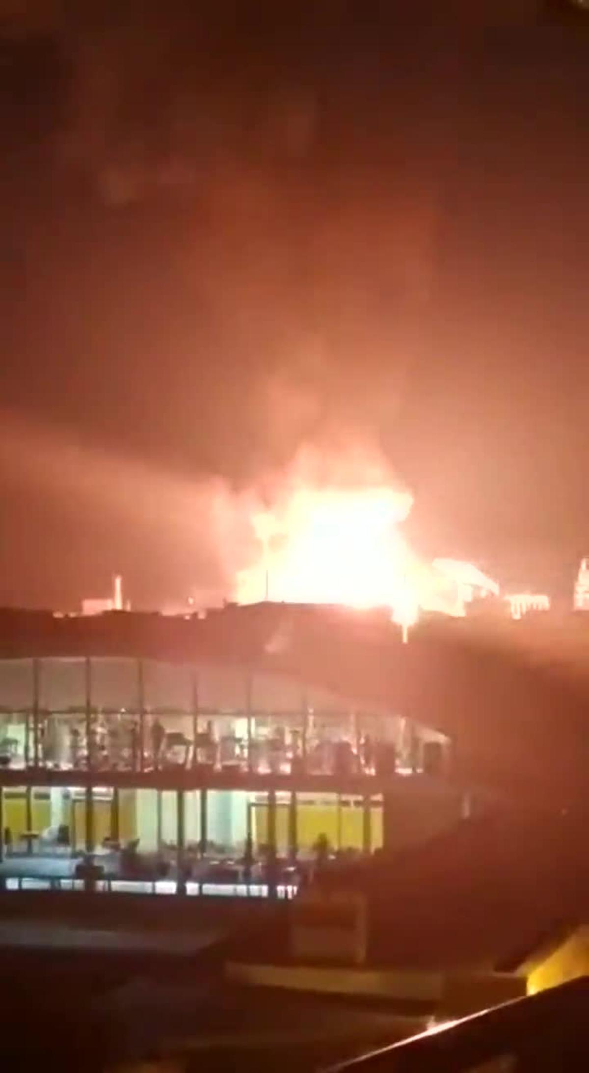 Un incendio provoca una explosión en un planta petroquímica de Tarragona