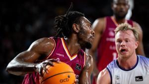 90-81. El Hiopos Lleida doblega al Surne Bilbao y se acerca a la permanencia