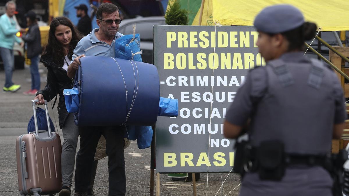 Desmontan campamentos de bolsonaristas en principales ciudades de Brasil