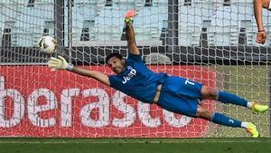 jmexposito53991873 juventus  italian goalkeeper gianluigi buffon concedes a pen200704211644
